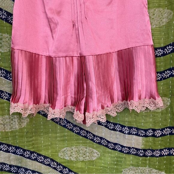 Rare Y2K Victoria’s Secret Satin and Lace Pink Romper Size Small - Picture 4 of 15